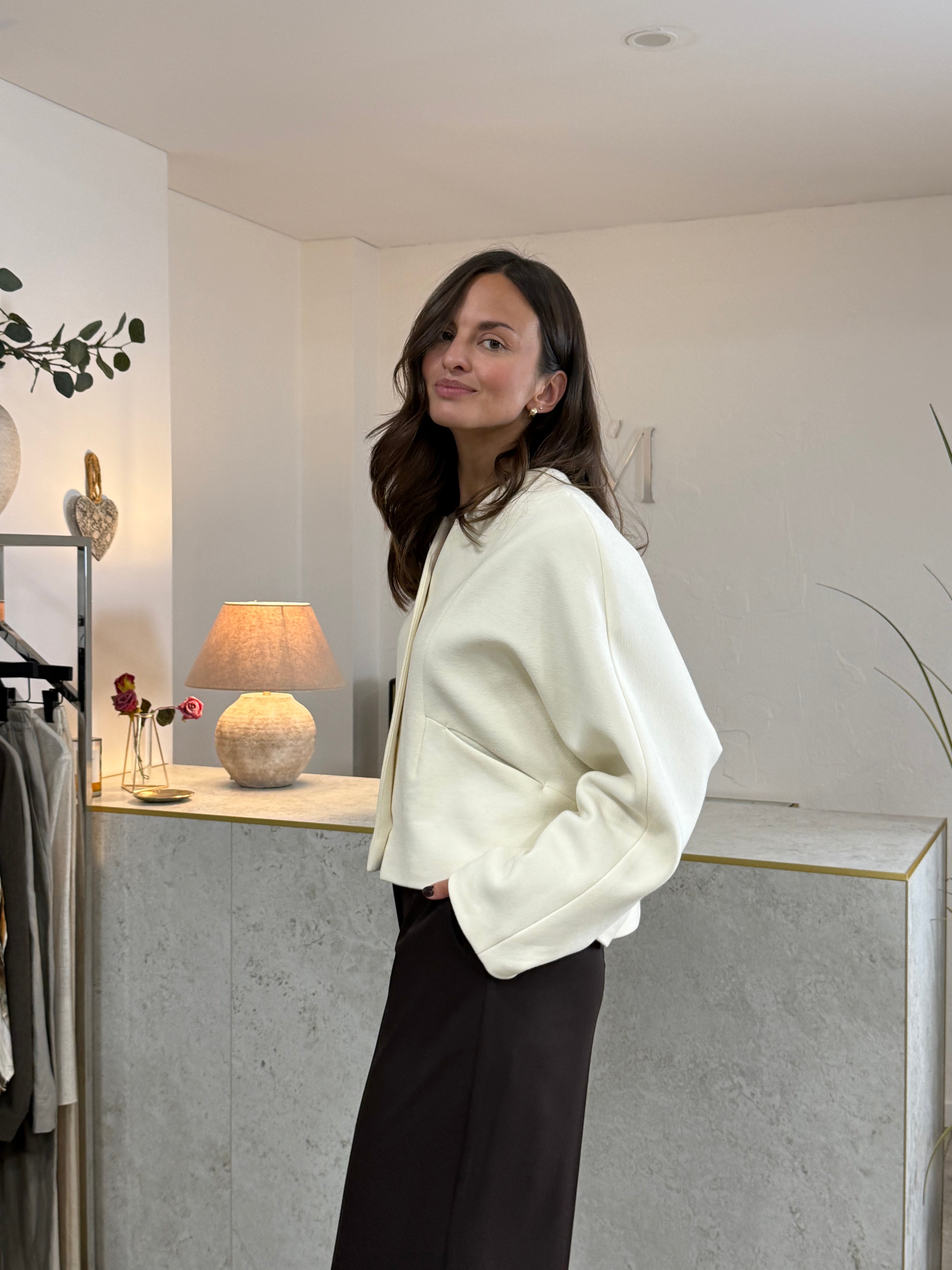 Natūralios vilnos moteriškas švarkelis – Madress