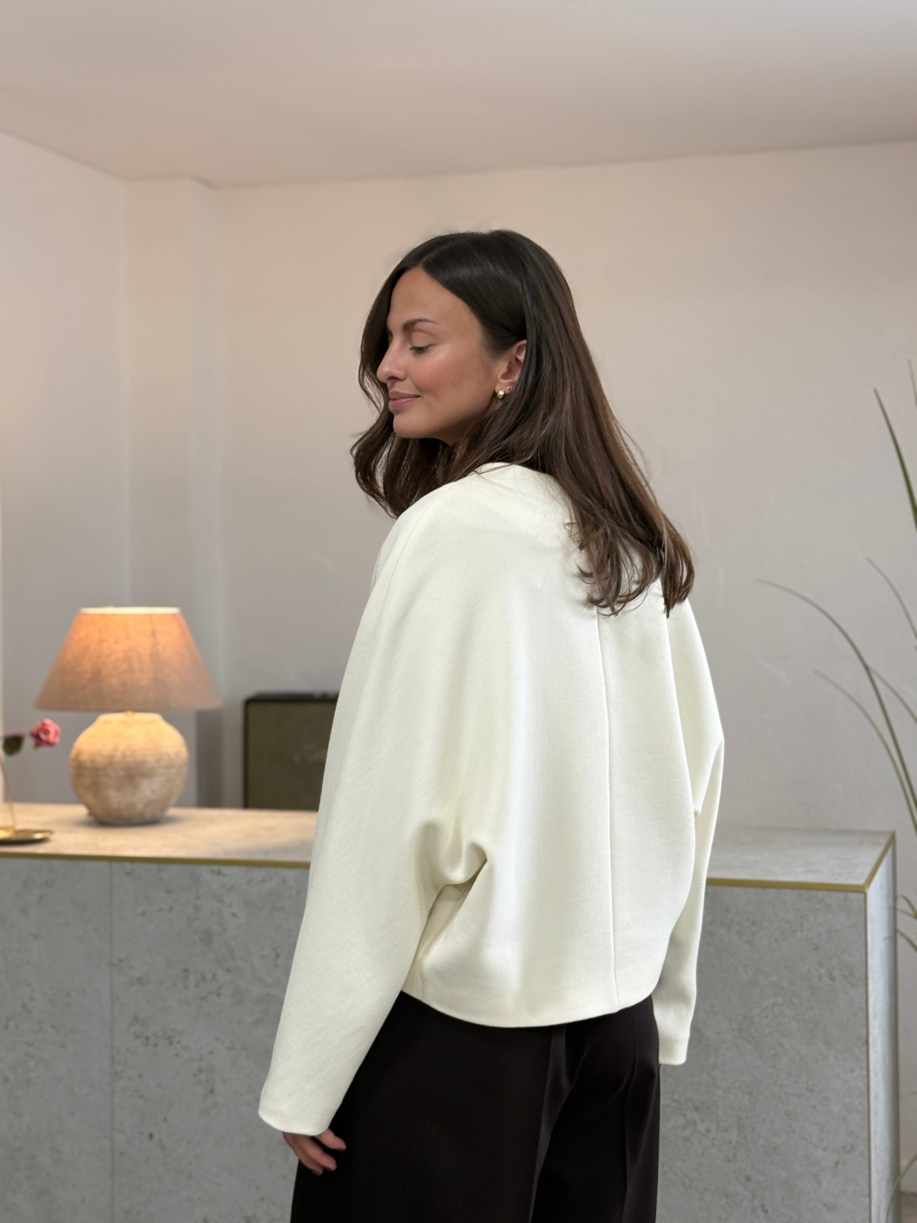 Natūralios vilnos moteriškas švarkelis – Madress