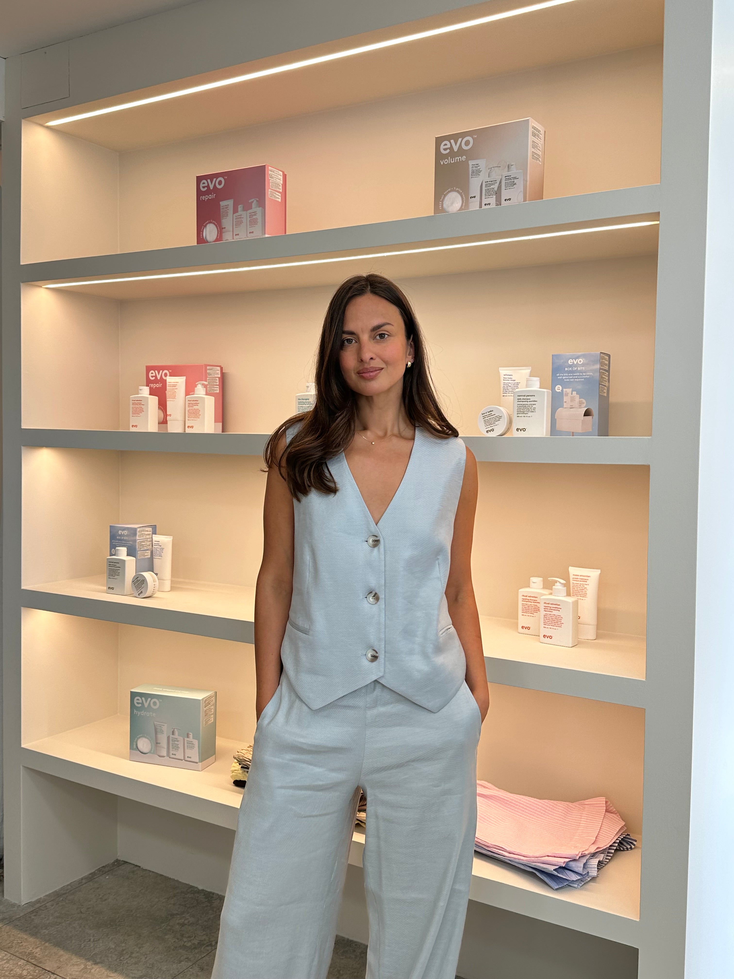 MADRESS | Pilka minimalistinė liemenė