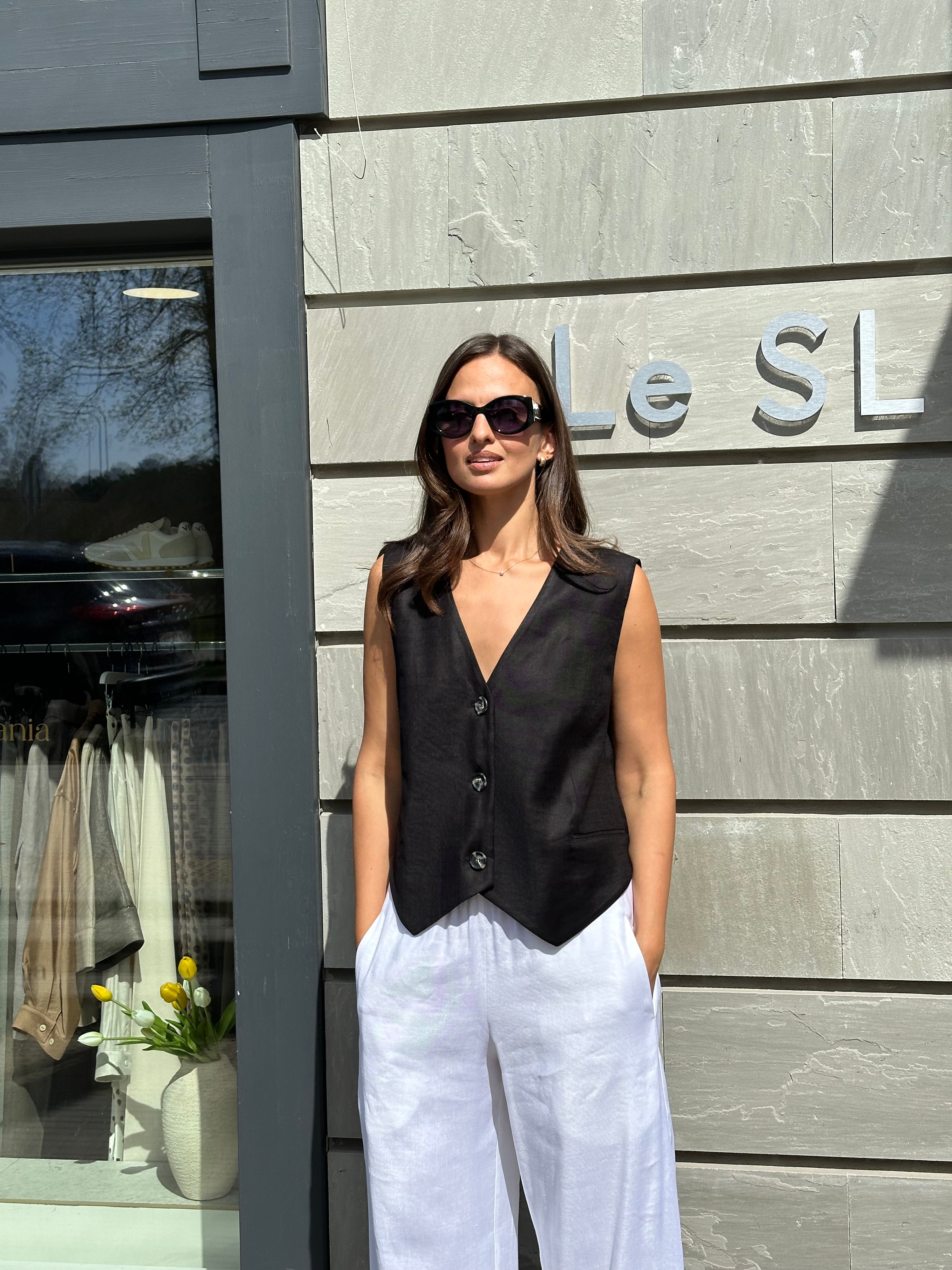 MADRESS | Juoda minimalistinė liemenė