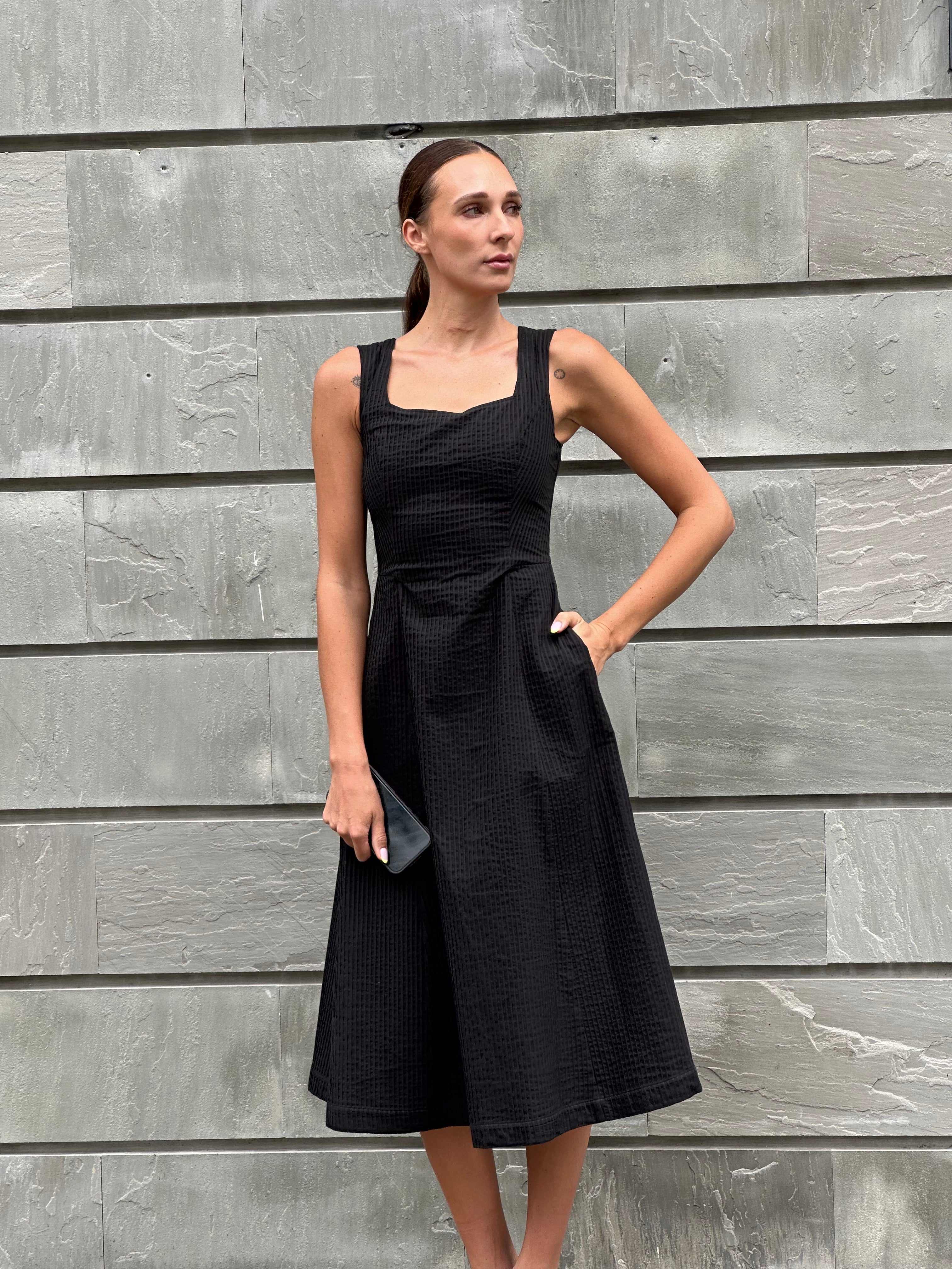 MADRESS | Juoda medvilninė suknelė