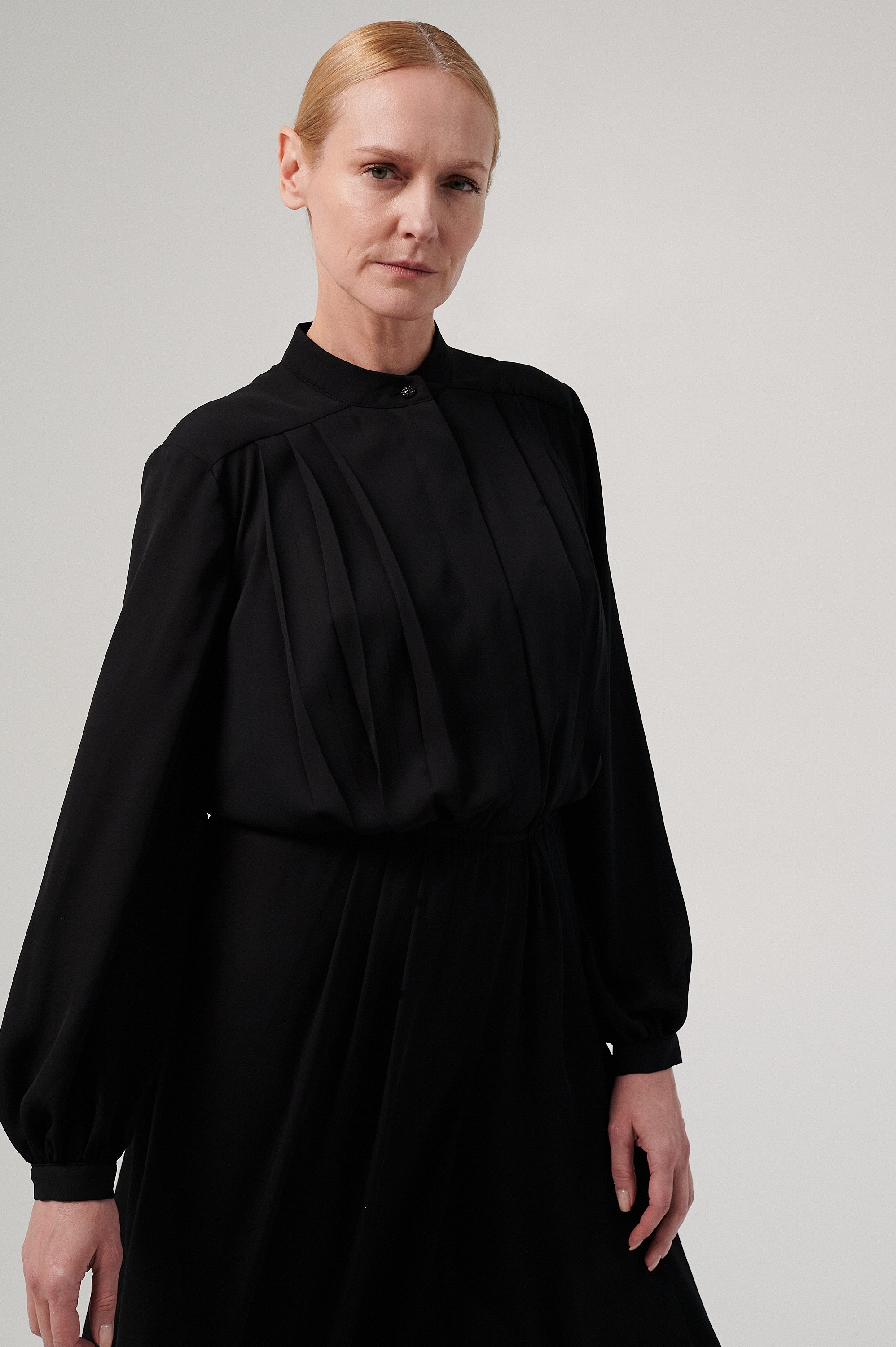 MADRESS | Minimalistinis juodos spalvos kombinezonas