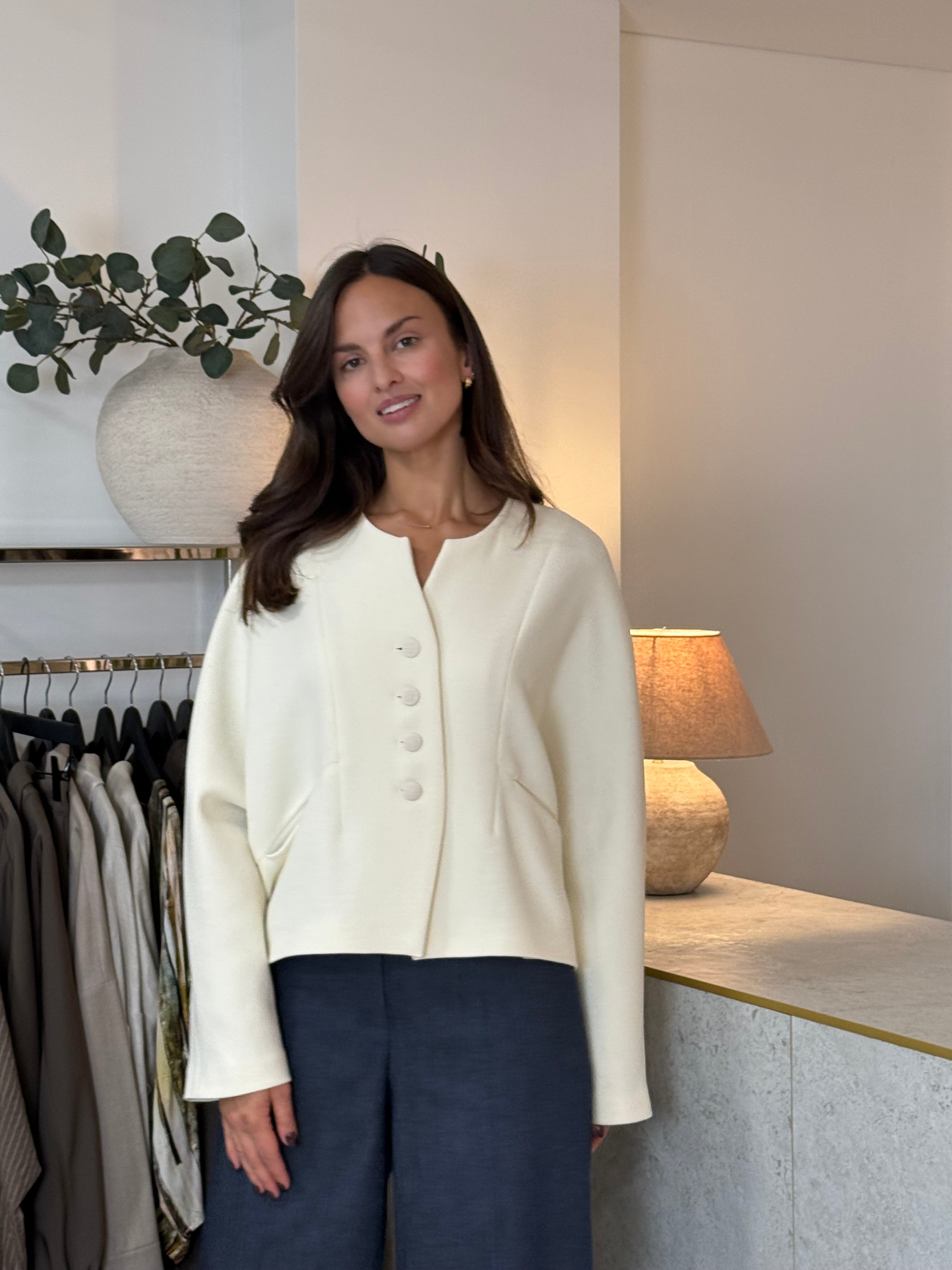 Natūralios vilnos moteriškas švarkelis – Madress