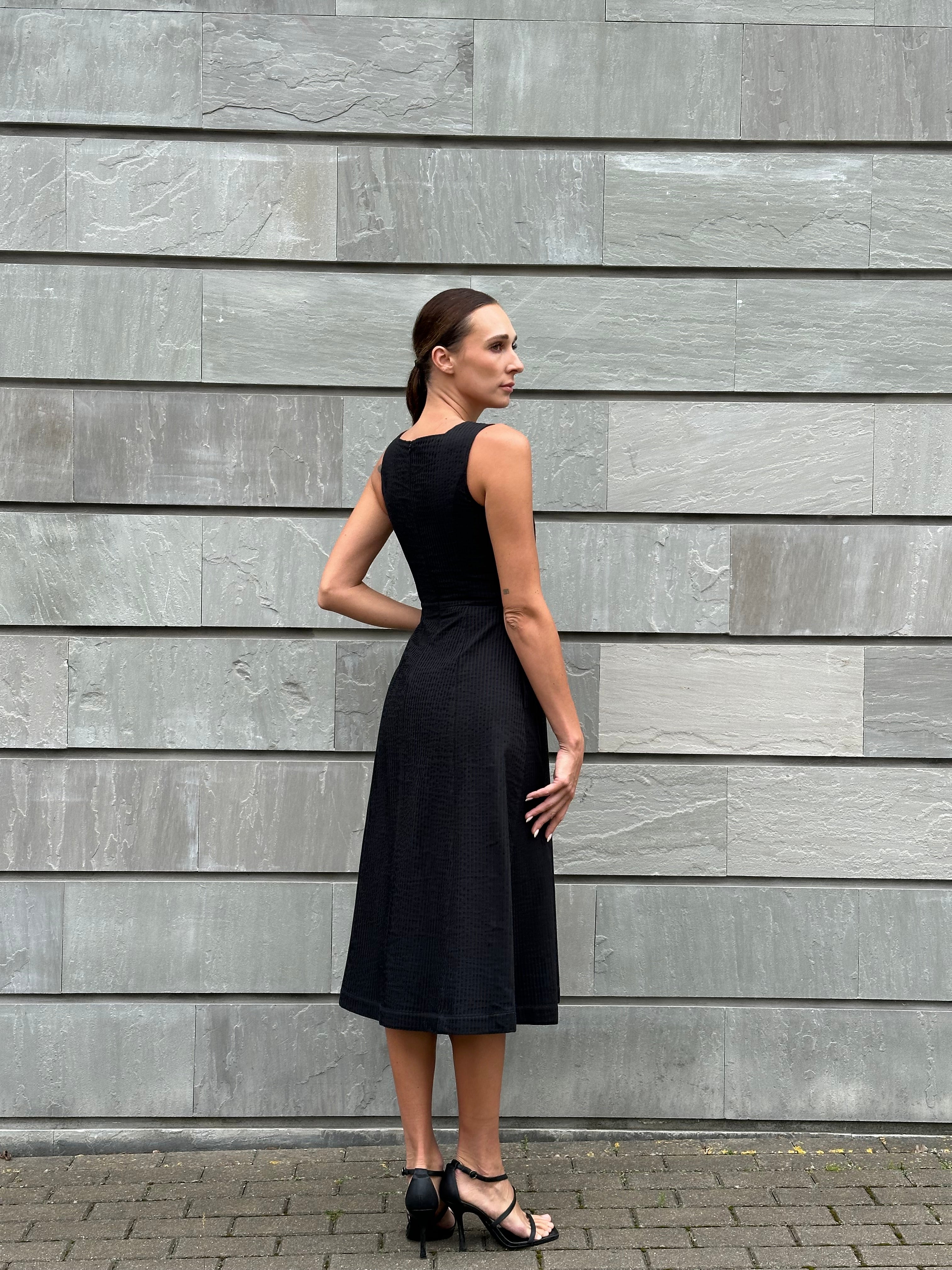 MADRESS | Juoda medvilninė suknelė