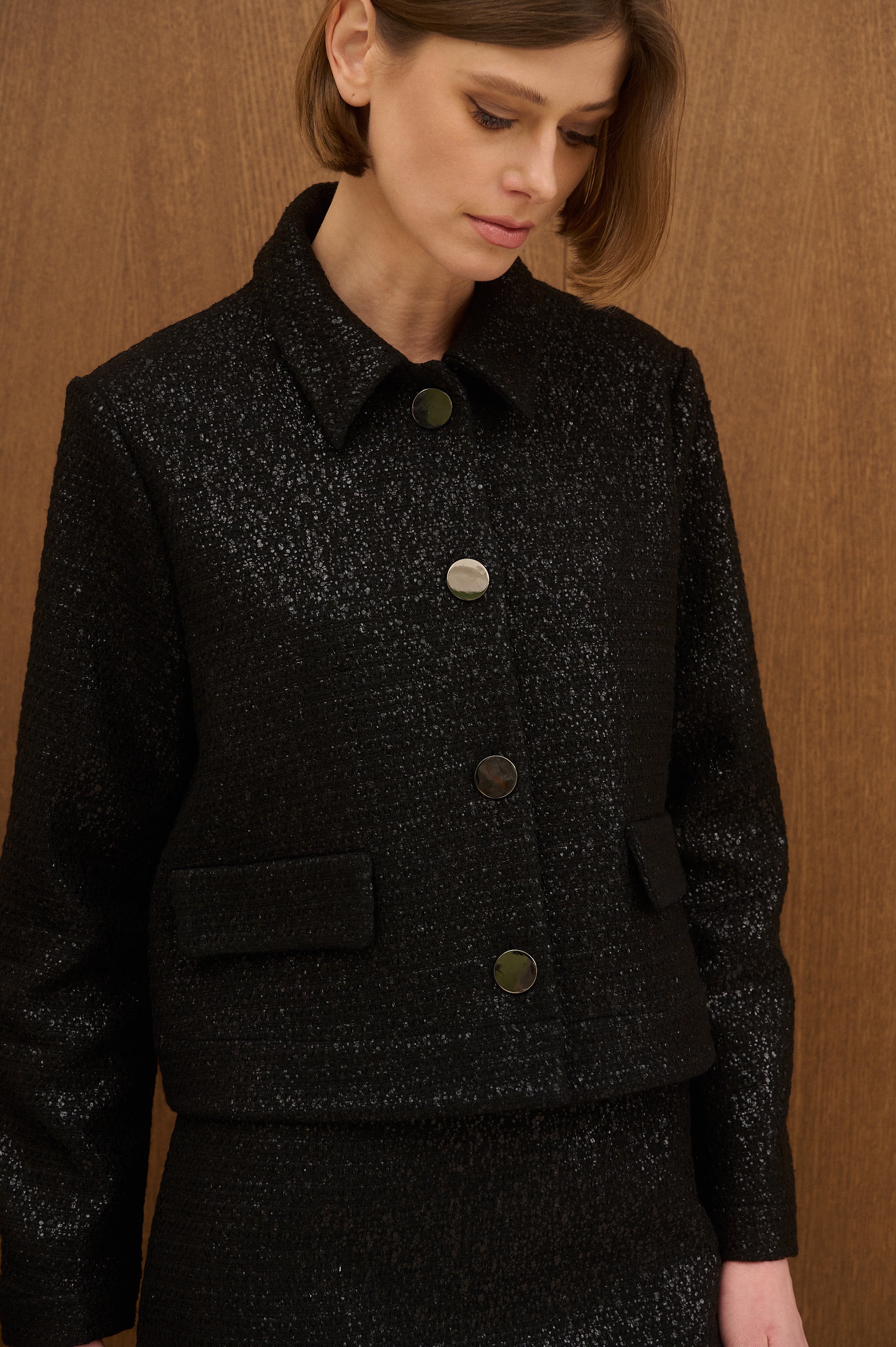 MADRESS | Juodas trumpintas švarkelis