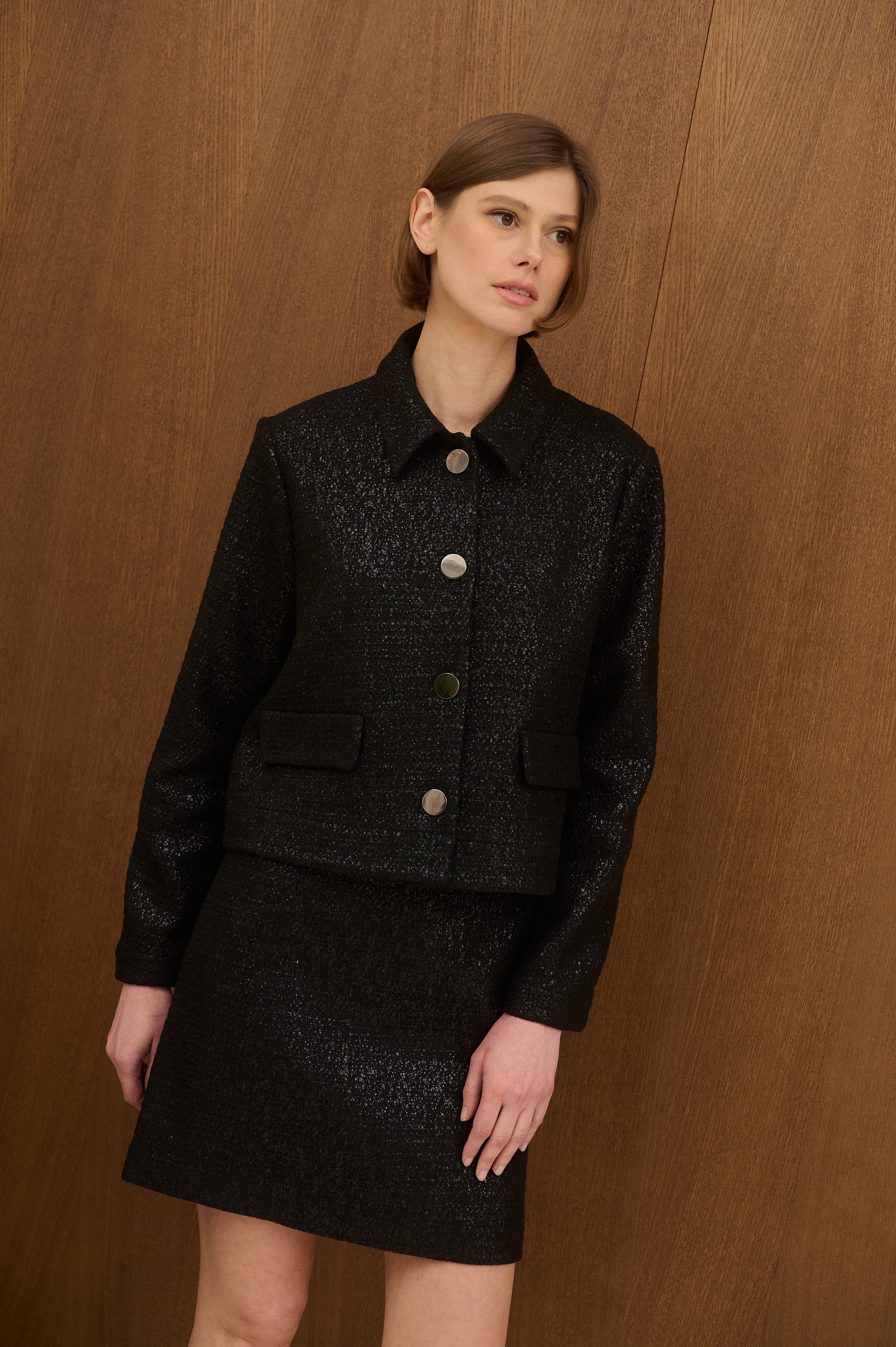 MADRESS | Juodas trumpintas švarkelis