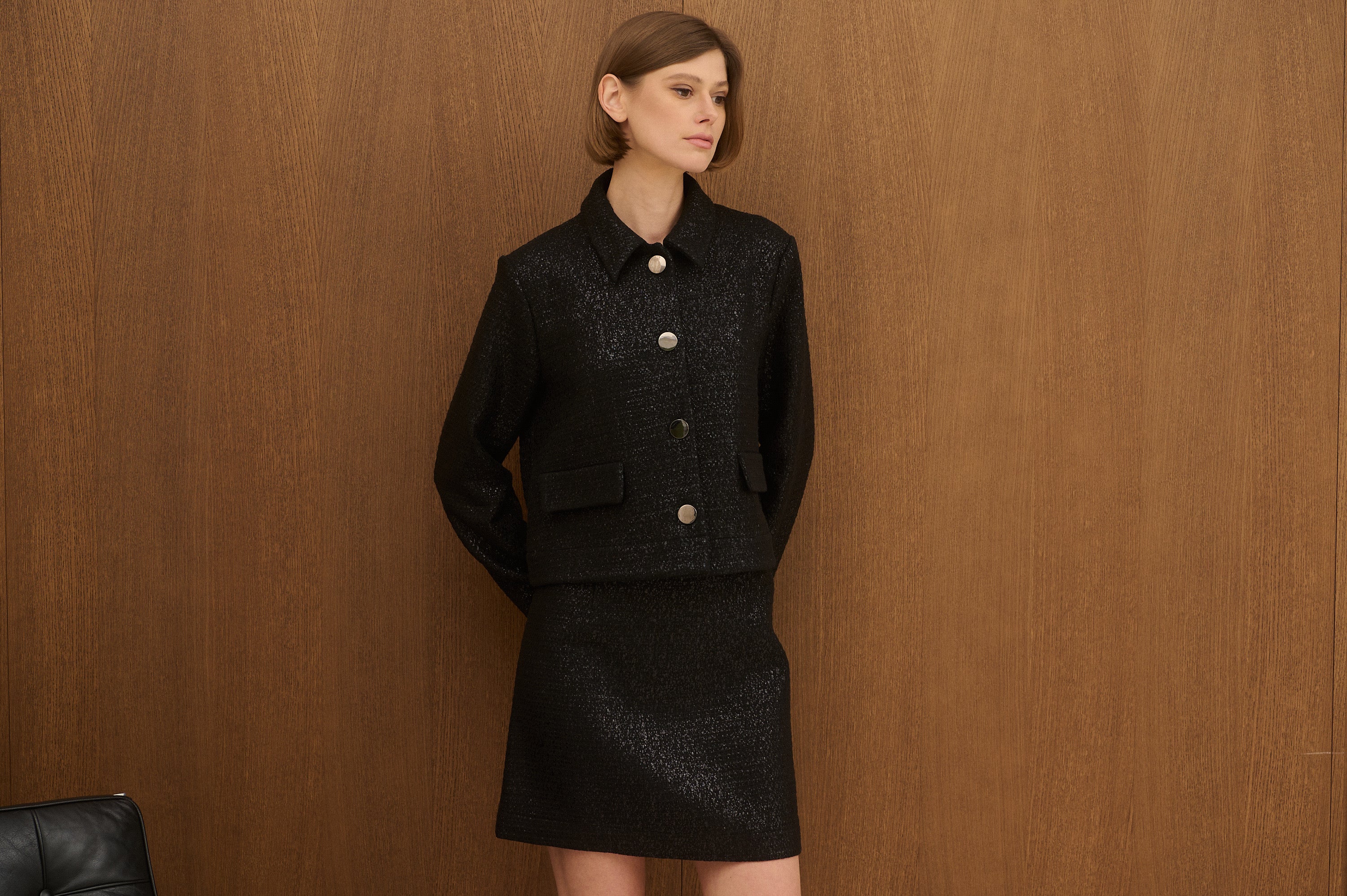 MADRESS | Juodas trumpintas švarkelis