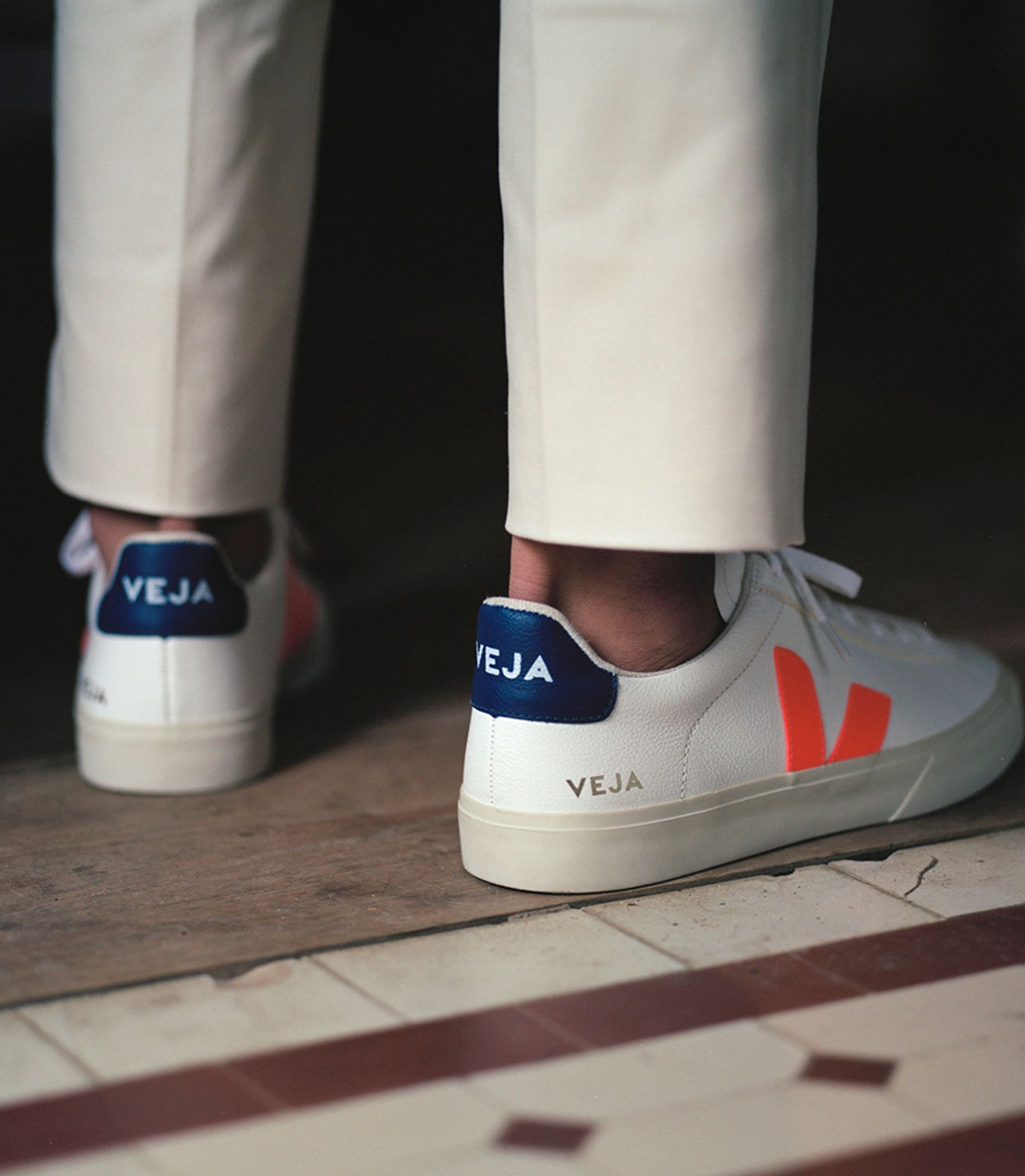 VEJA | CAMPO CHROMEFREE WHITE ORANGE-FLUO COBALT