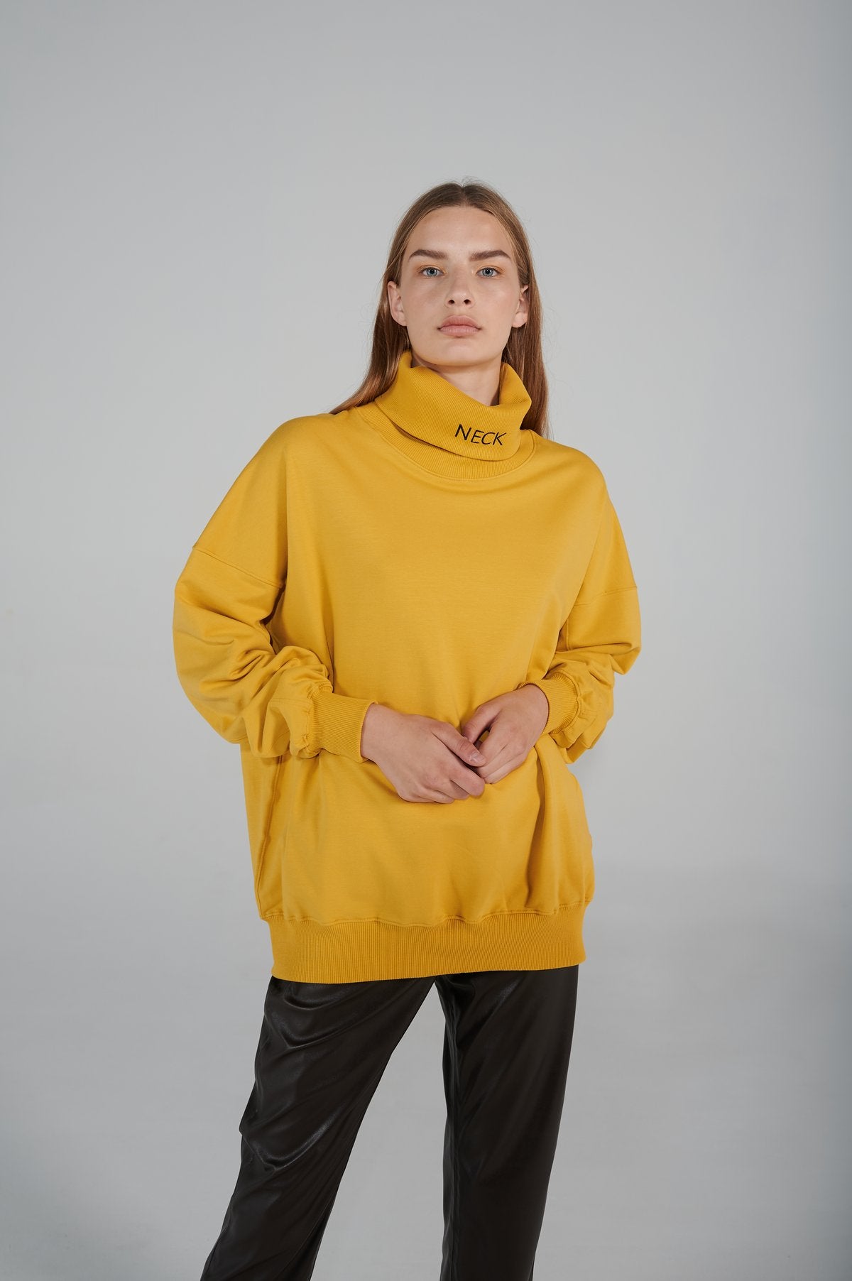 Le SLAP | NECK Unisex mustard turtleneck sweater