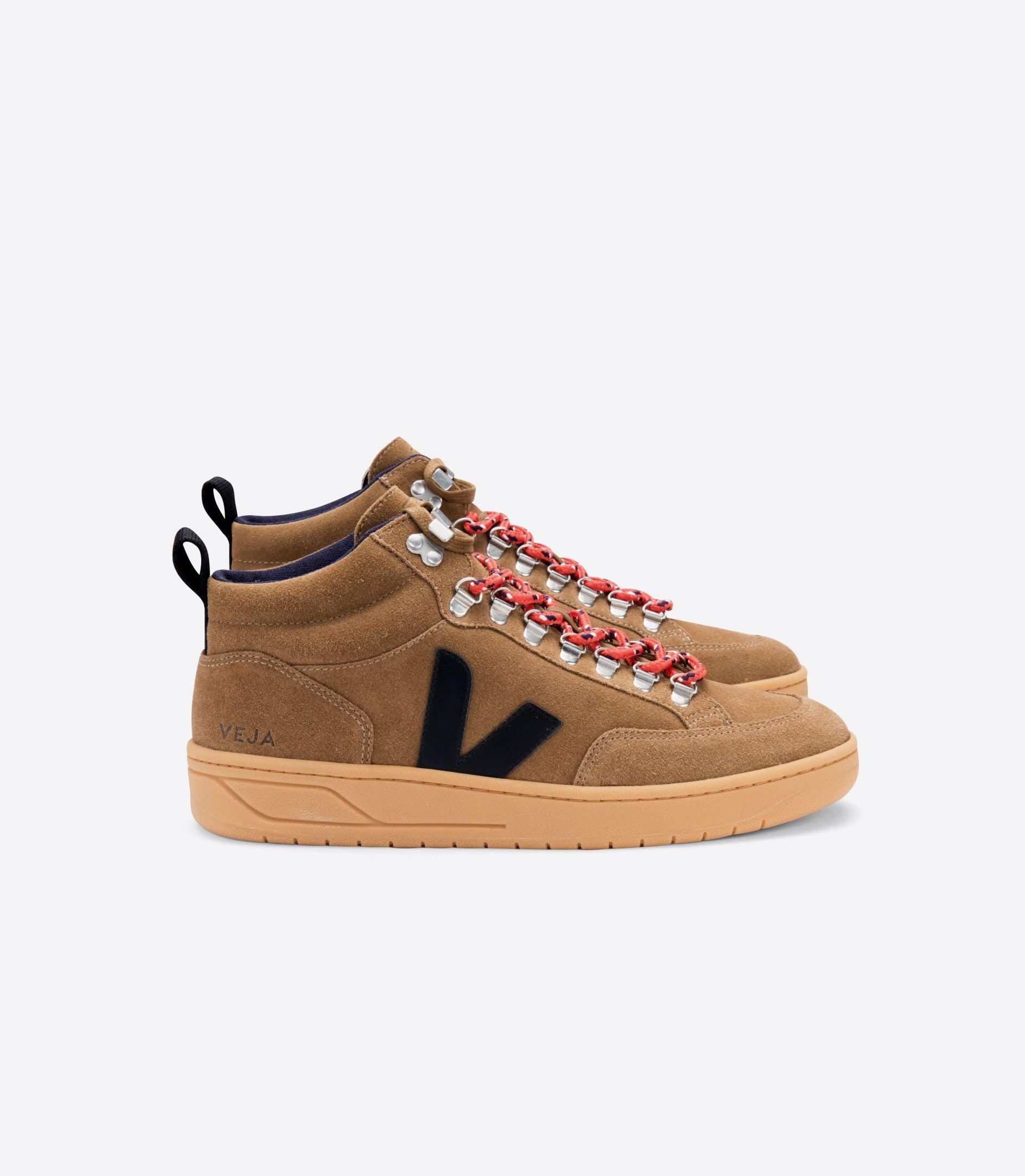 VEJA | RORAIMA SUEDE BROWN BLACK GUM SOLE