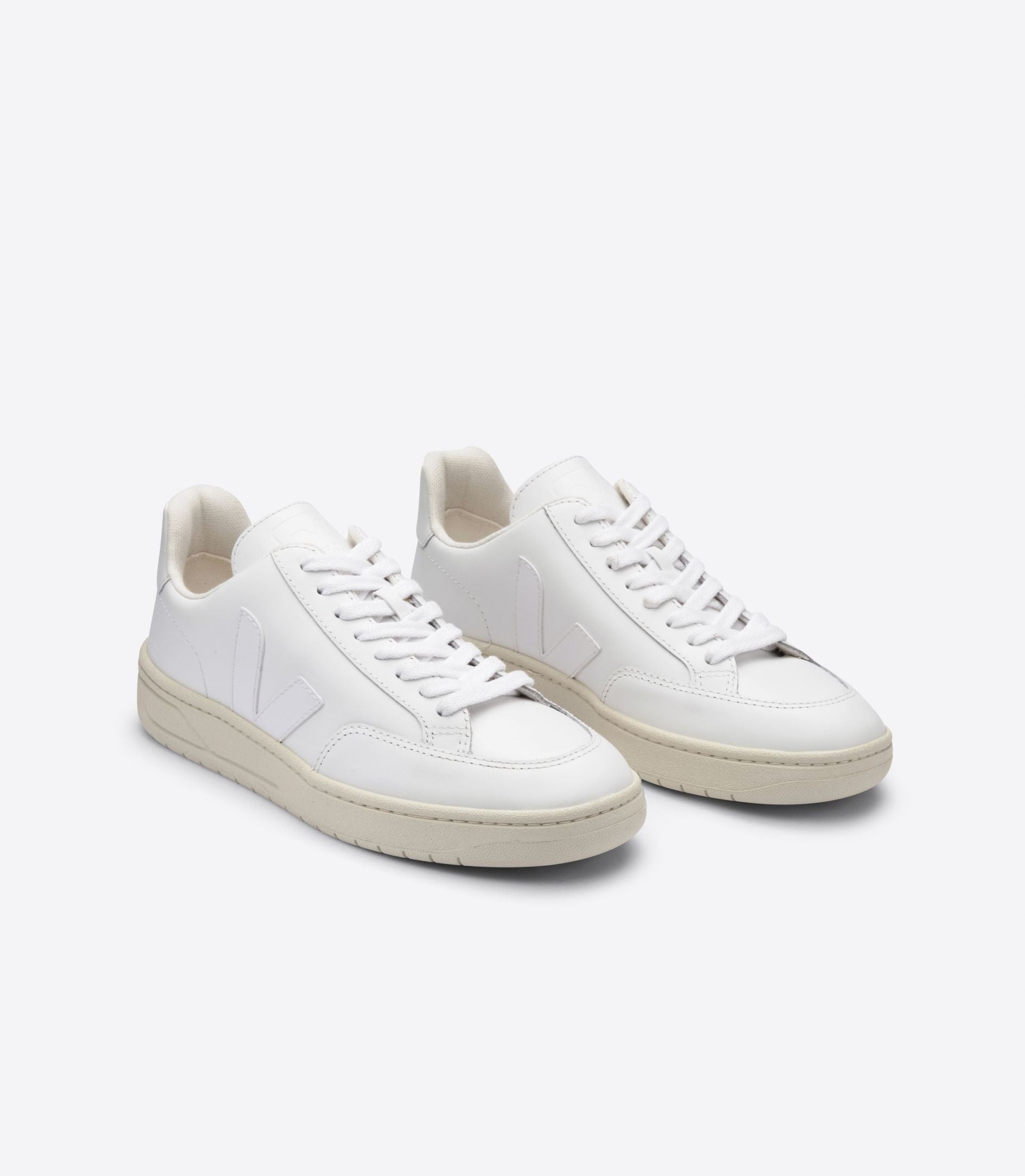 VEJA | V-12 LEATHER EXTRA WHITE