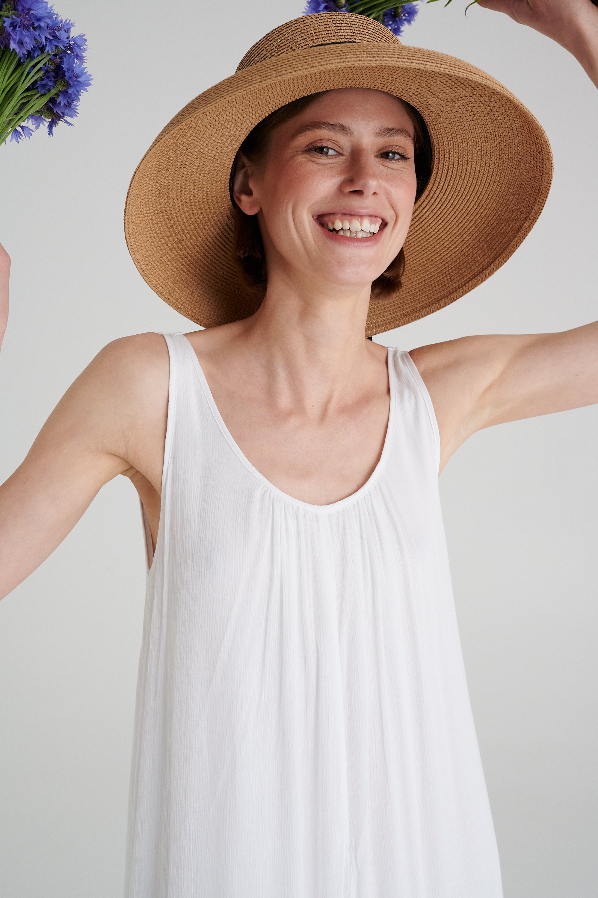 MADRESS | WHITE LONG CHIFFON DRESS