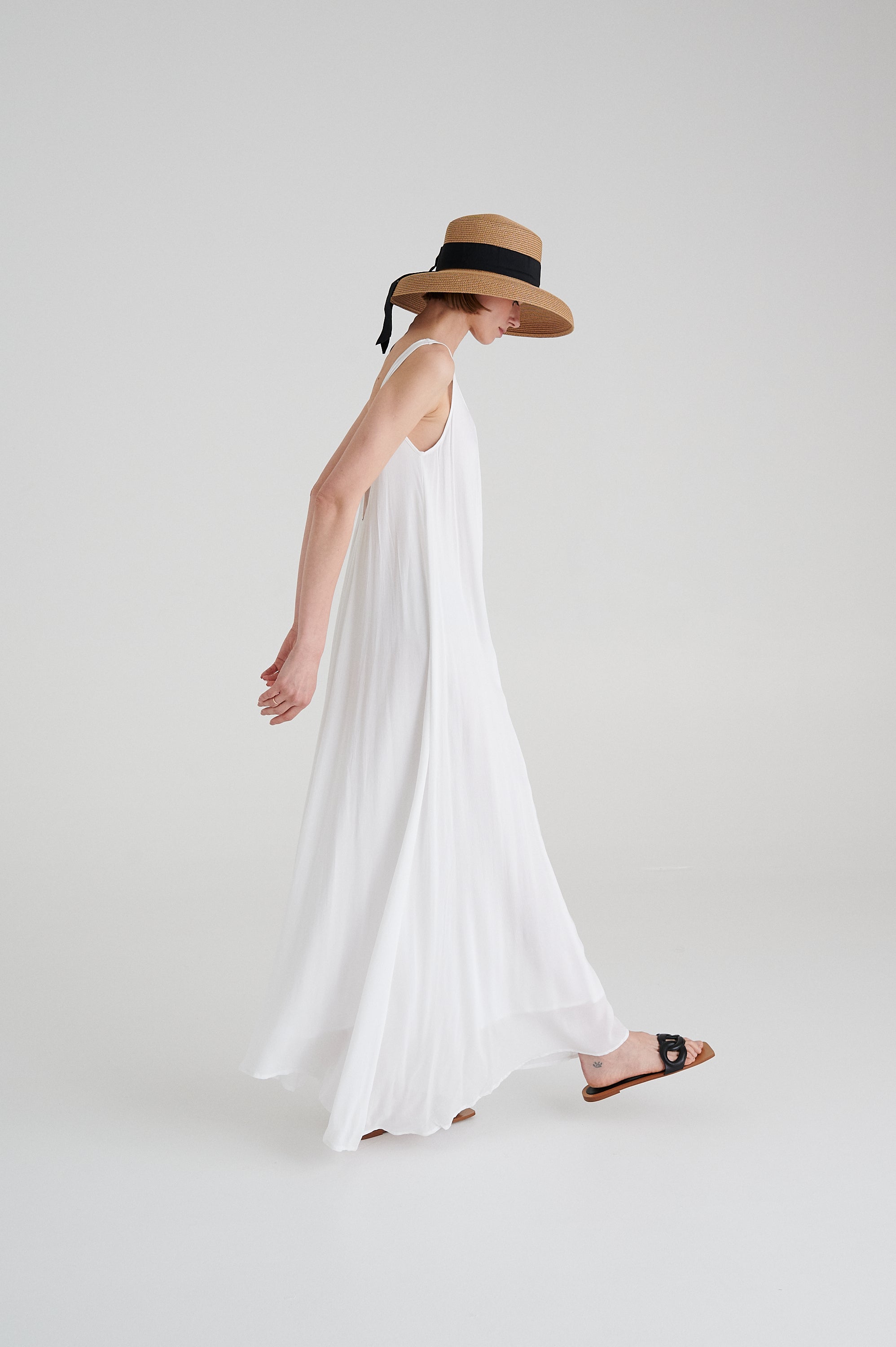 MADRESS | WHITE LONG CHIFFON DRESS