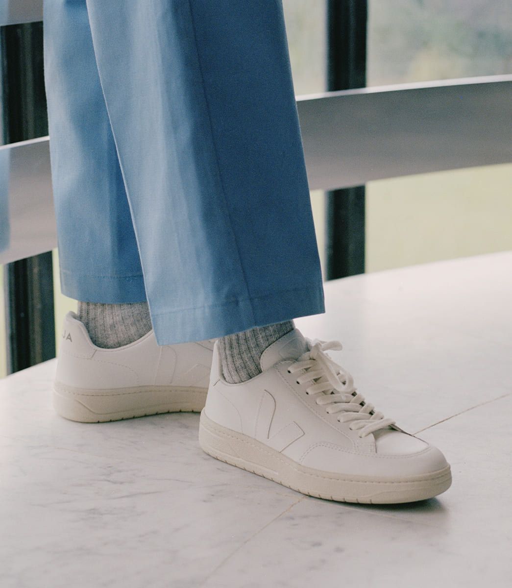 VEJA | V-12 LEATHER EXTRA WHITE